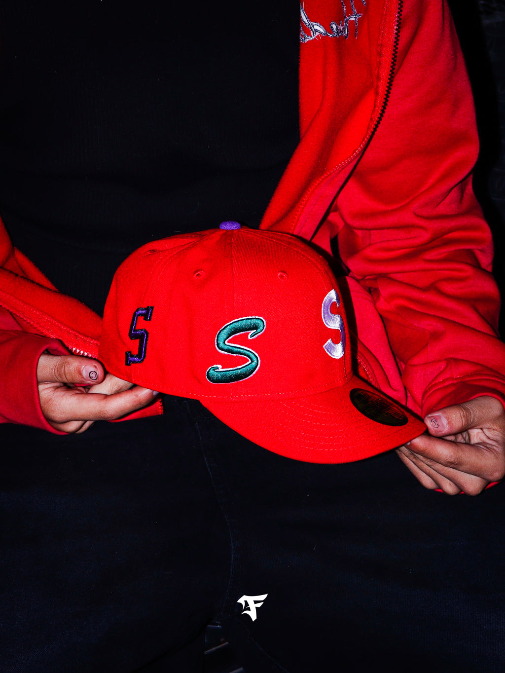 CAP SUPREME MULTI S LOGO RED