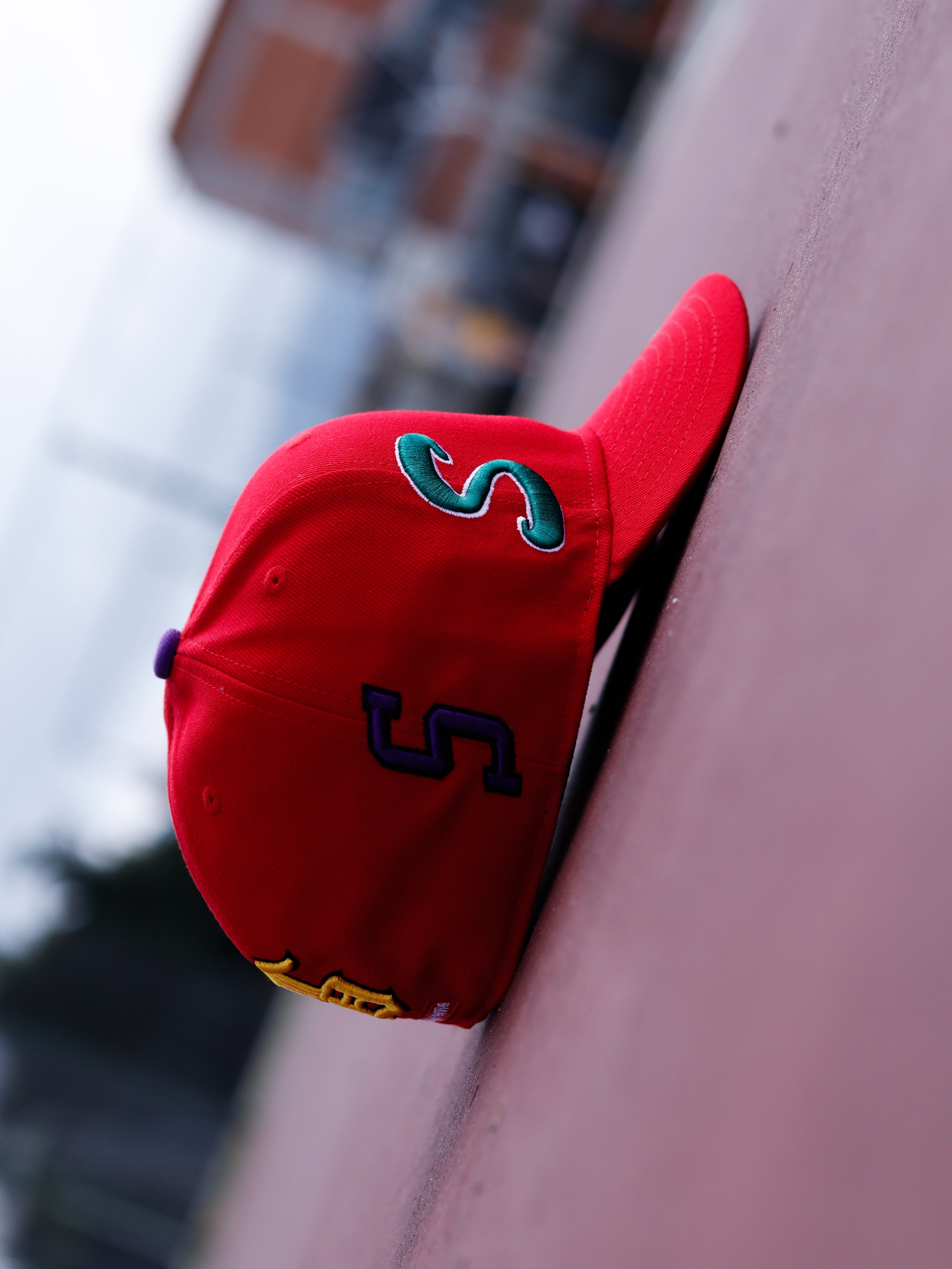 CAP SUPREME MULTI S LOGO RED