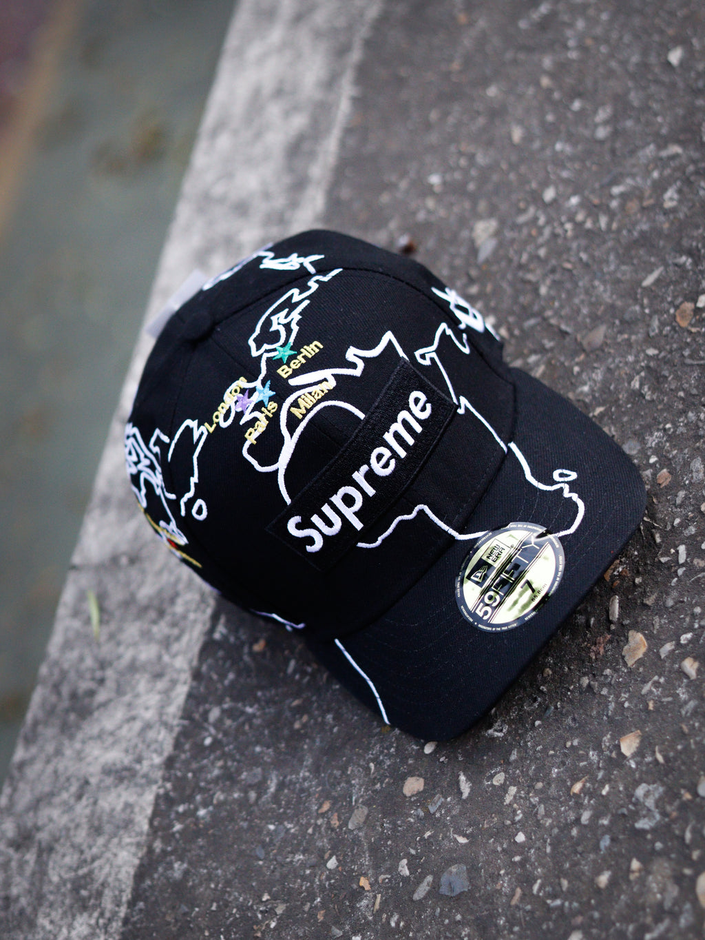 CAP SUPREME WORLDWIDE BOX LOGO NEW ERA HAT BLACK