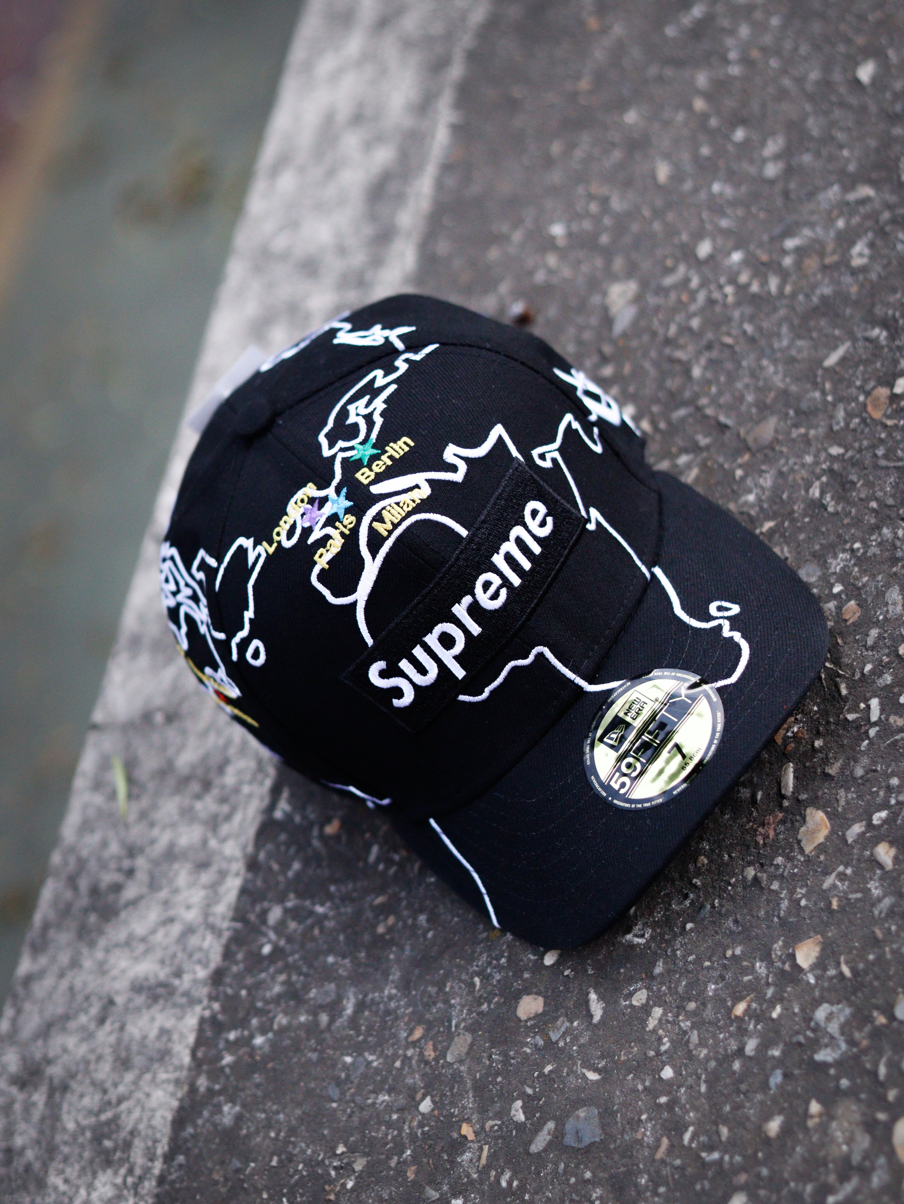 CAP SUPREME WORLDWIDE BOX LOGO NEW ERA HAT BLACK