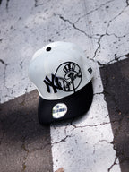 CAP NEW ERA BLACK AND WHITE