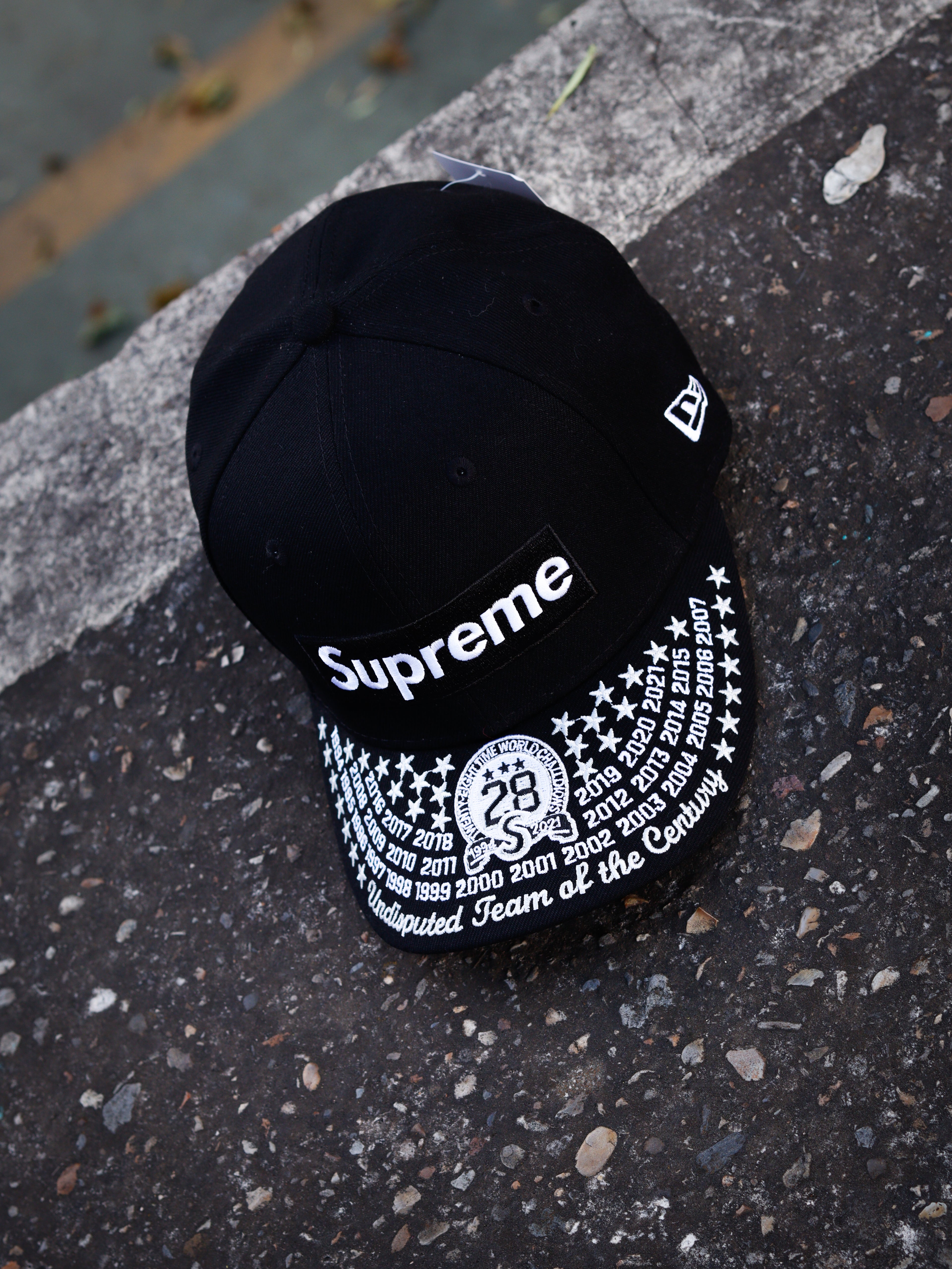 CAP SUPREME UNDISPUTED BOX LOGO HAT BLACK