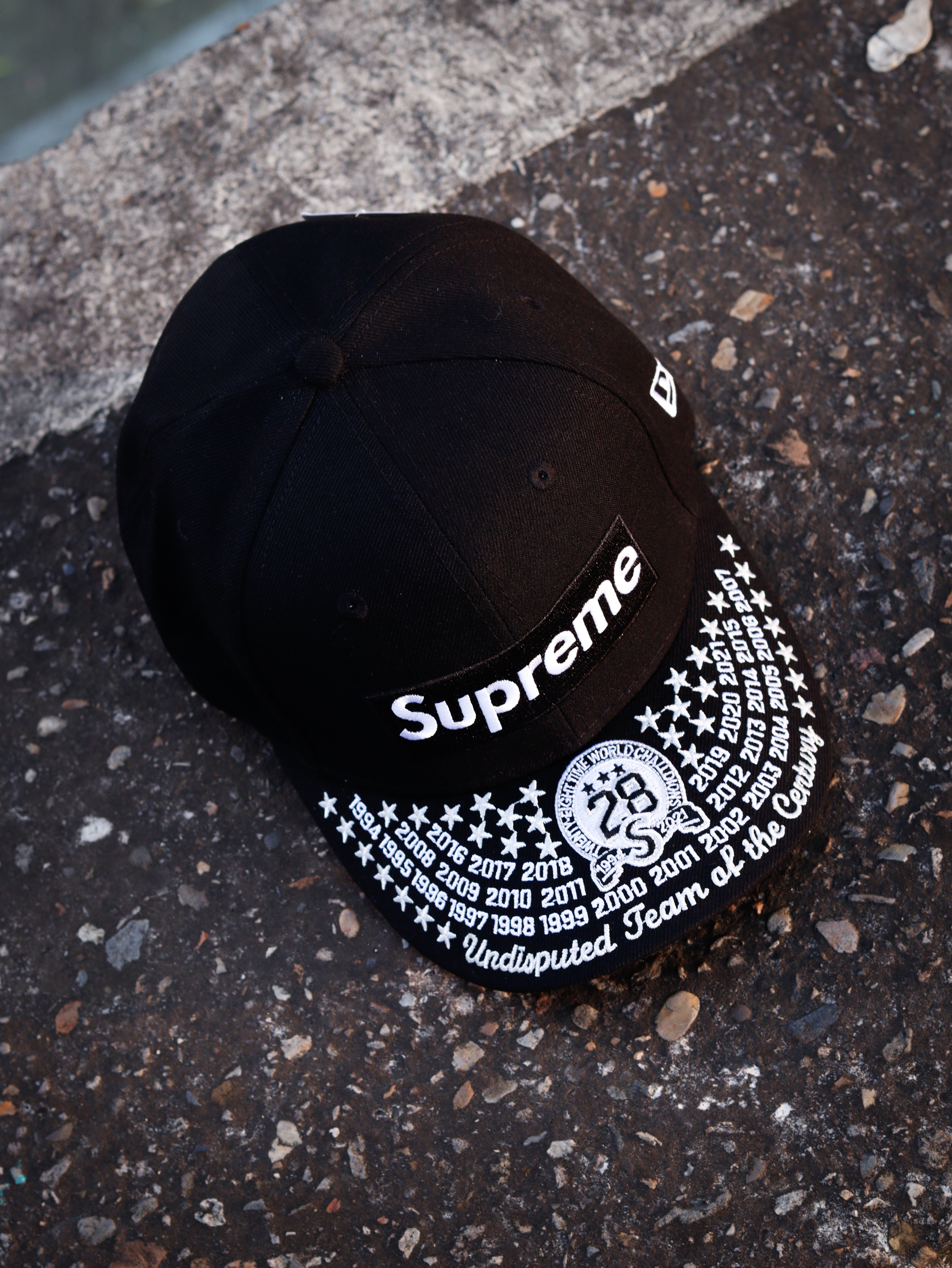 CAP SUPREME UNDISPUTED BOX LOGO HAT BLACK