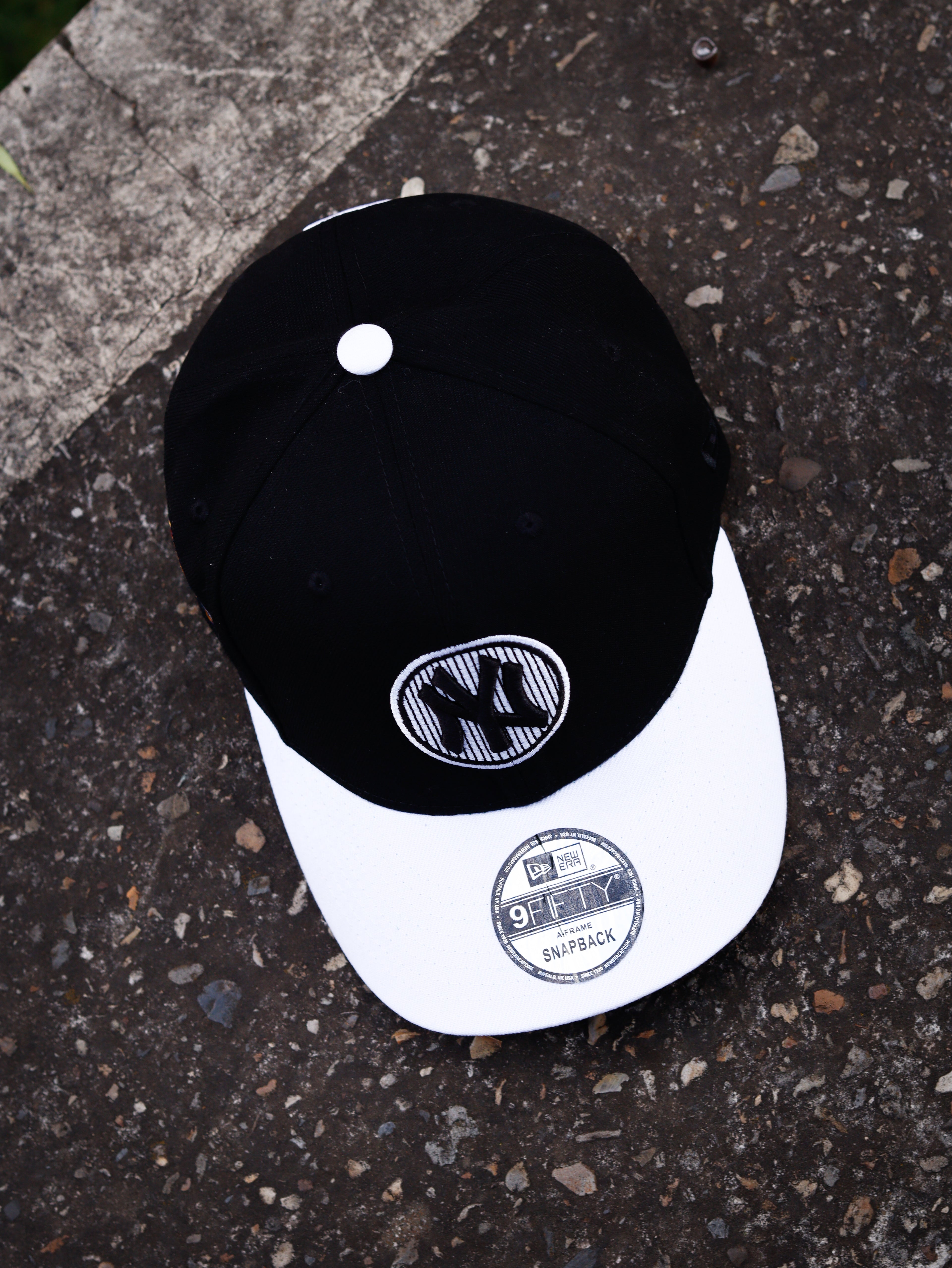 CAP NEW YORK YANKEES BLACK AND WHITE