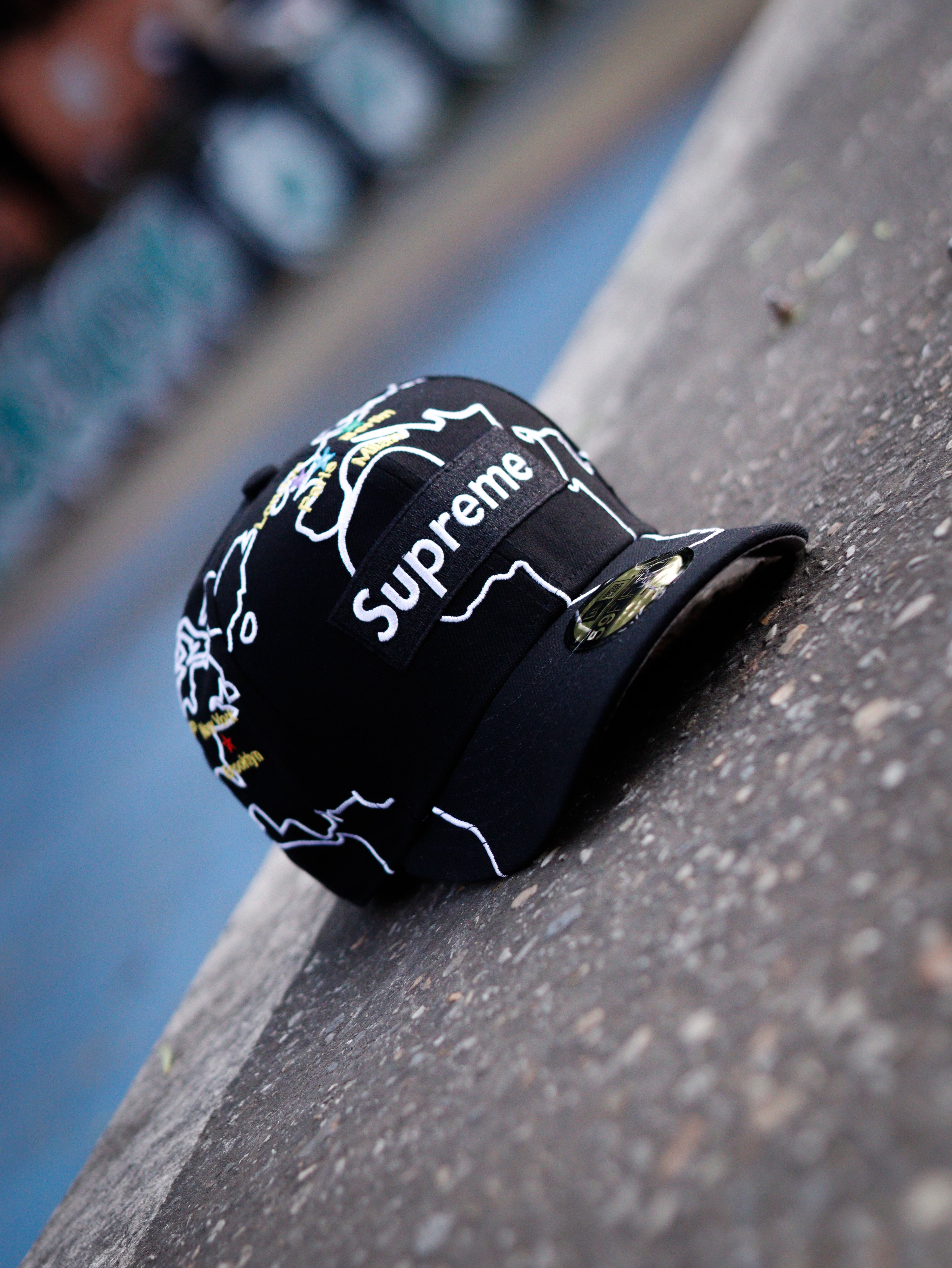 CAP SUPREME WORLDWIDE BOX LOGO NEW ERA HAT BLACK