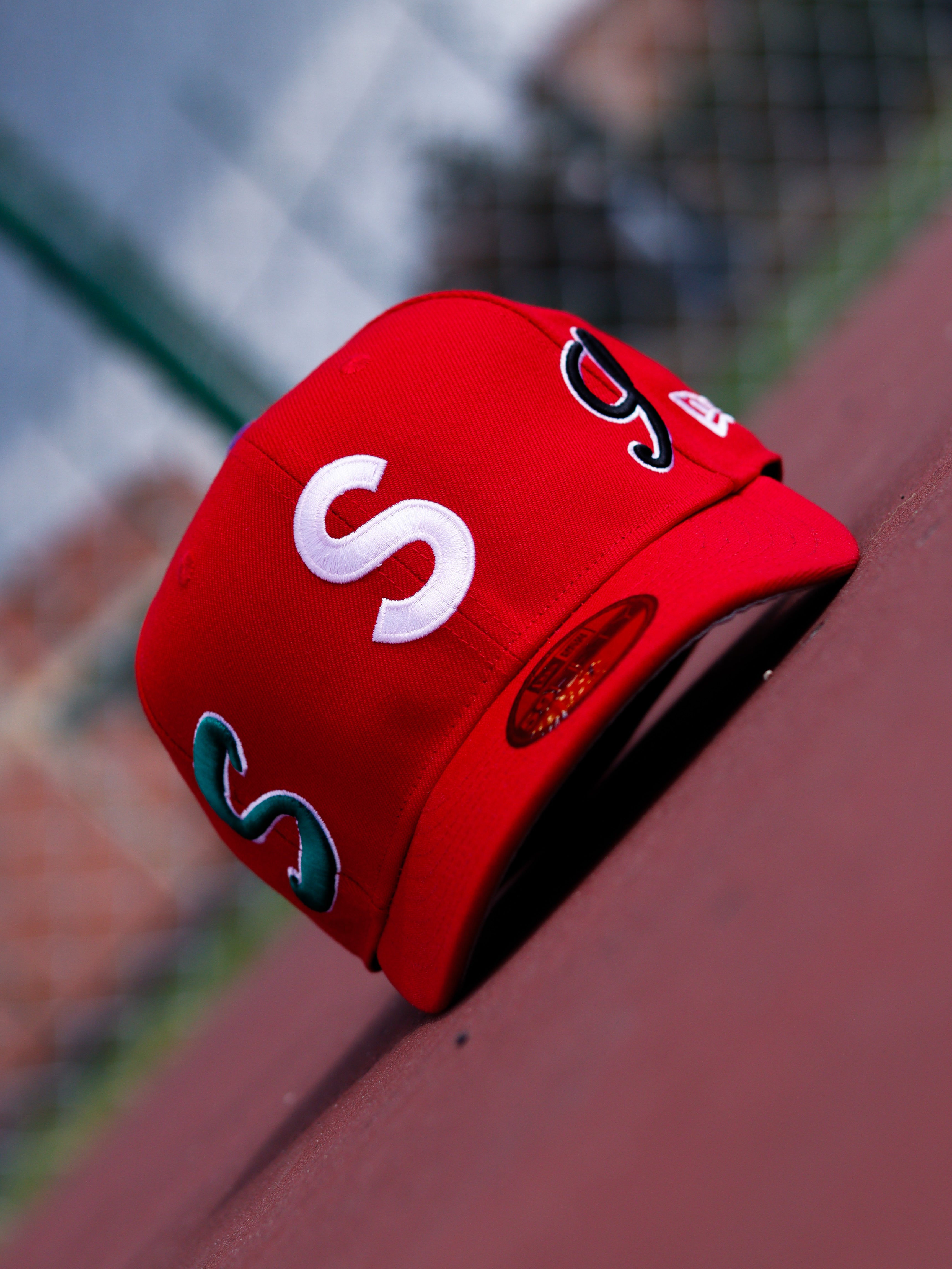 CAP SUPREME MULTI S LOGO RED