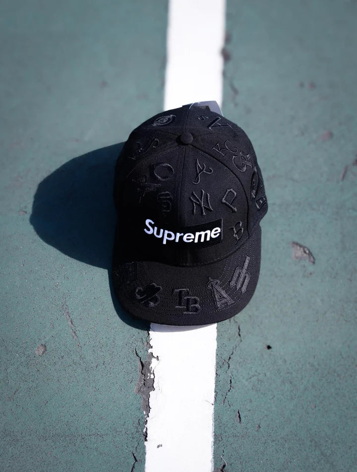 CAP NEW ERA X SUPREME ALL OVER BLACK