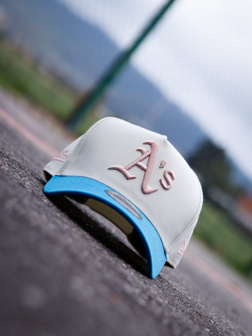 CAP OAKLAND ATHLETICS WHITE AND BLUE