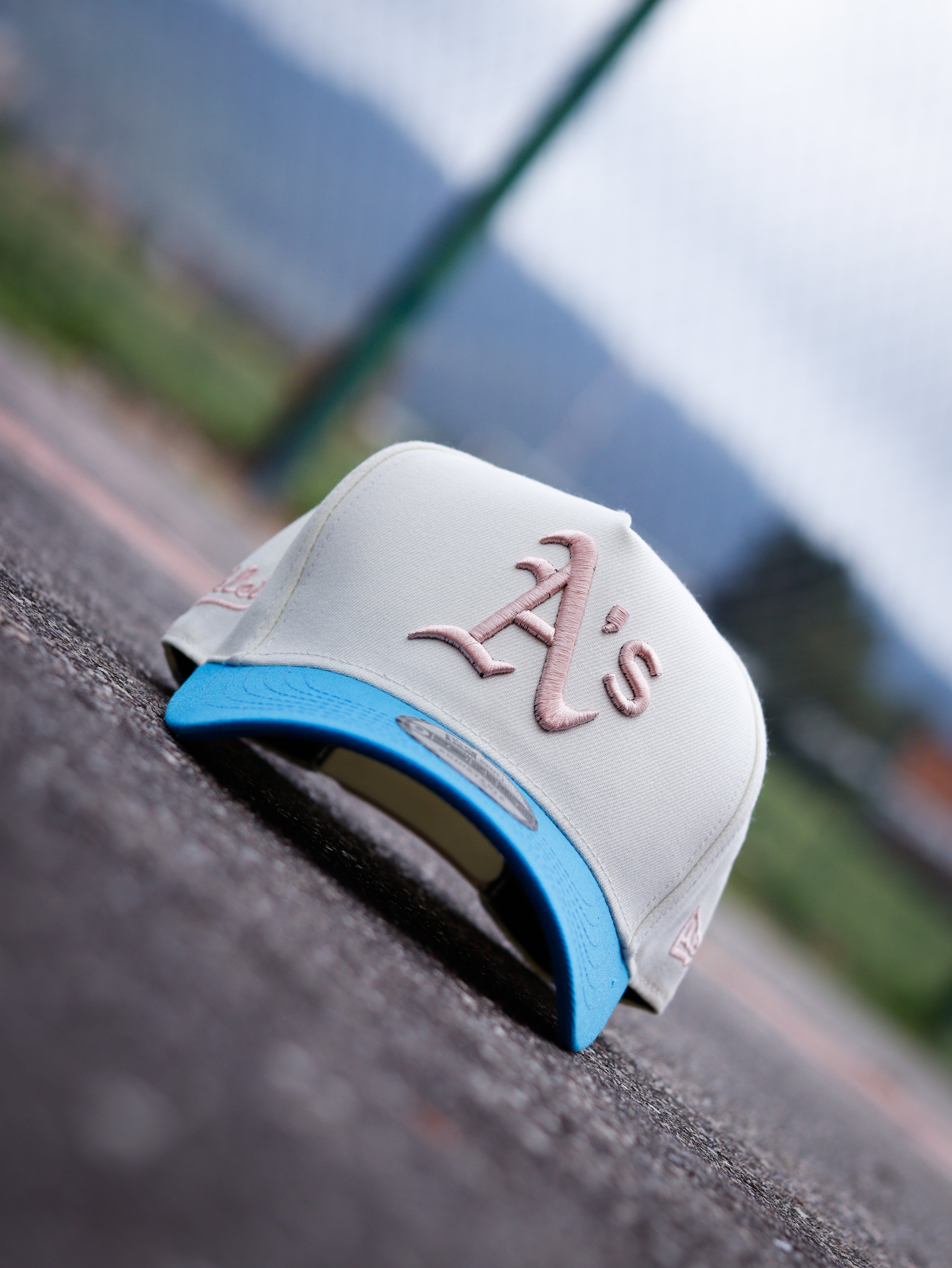 CAP OAKLAND ATHLETICS WHITE AND BLUE