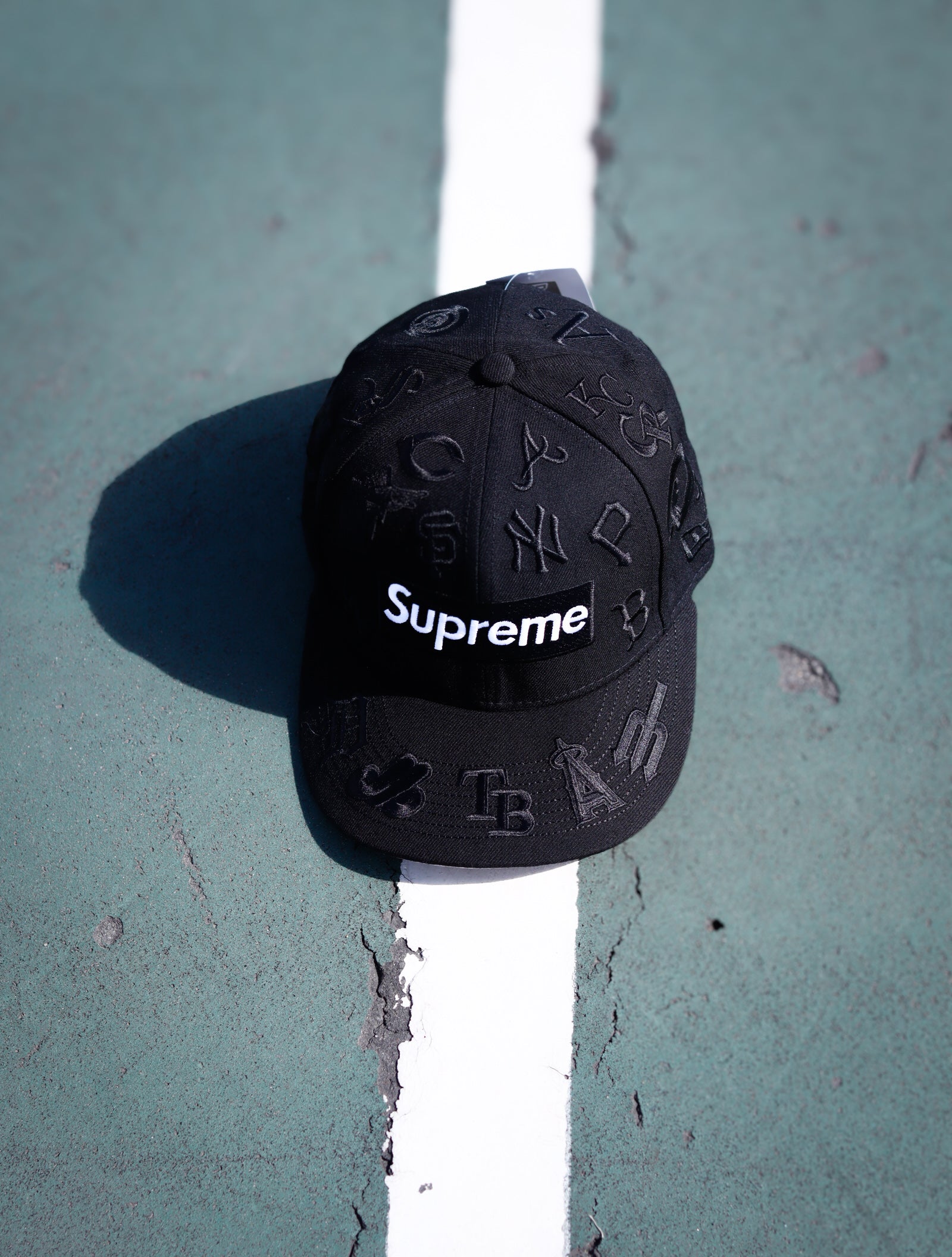 CAP NEW ERA X SUPREME ALL BLACK