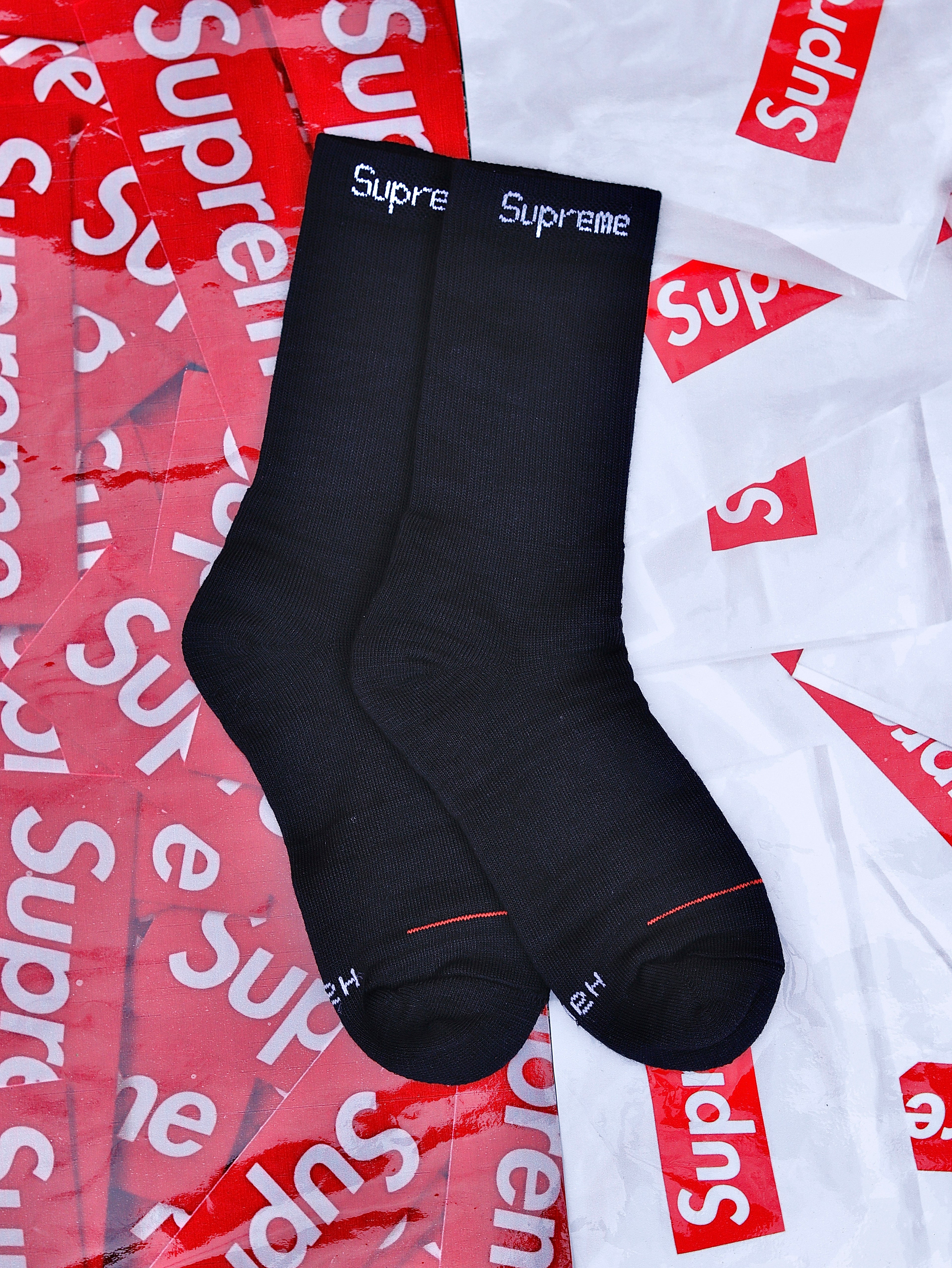 PAR DE MEDIAS SUPREME X HANES NEGRO