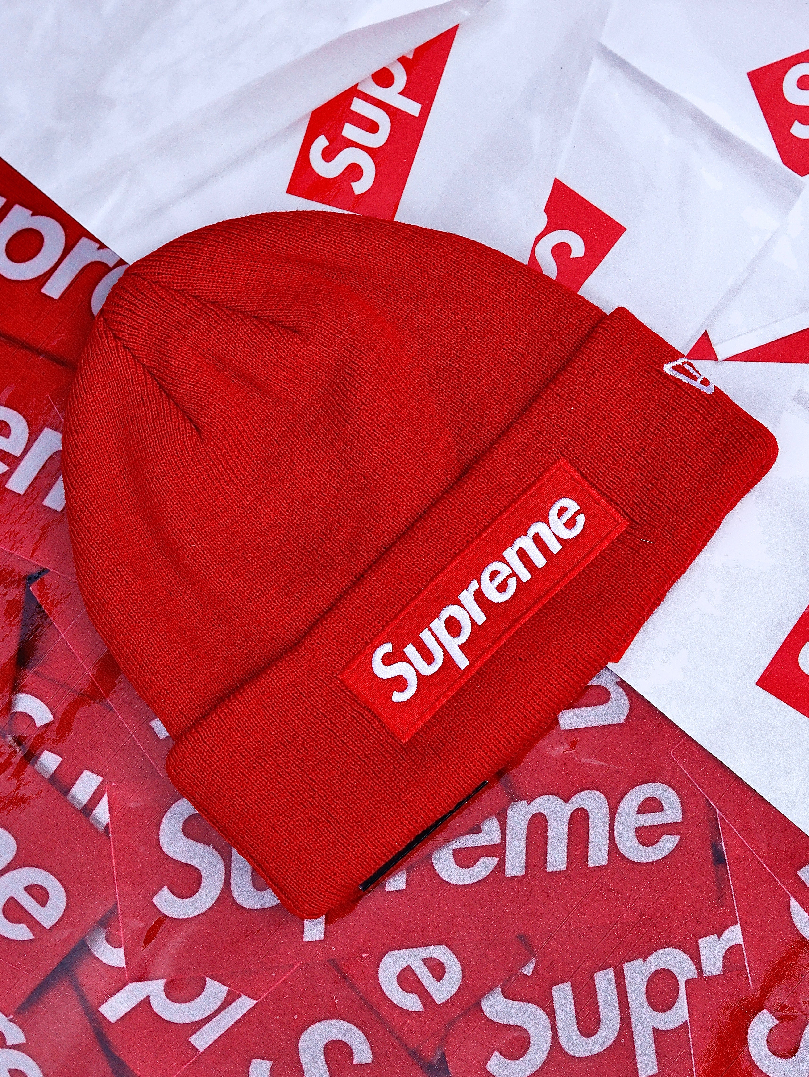 BEANIE SUPREME NEW ERA RED