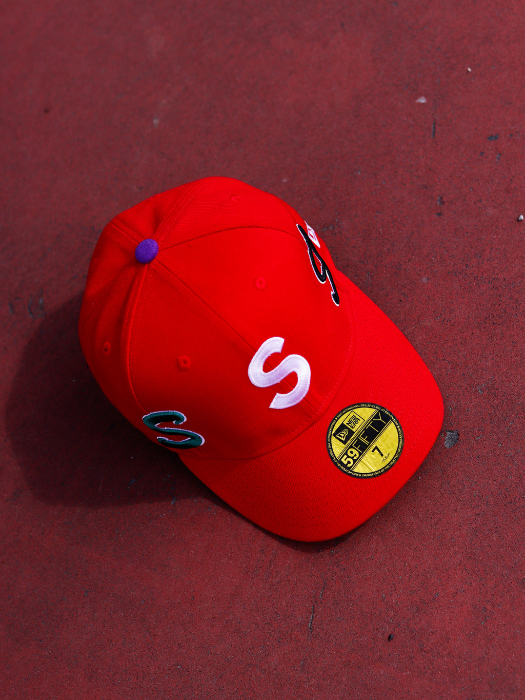 CAP SUPREME MULTI S LOGO RED