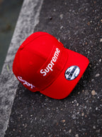 CAP RED X SUPREME “WHITE SOX” SNAPBACK