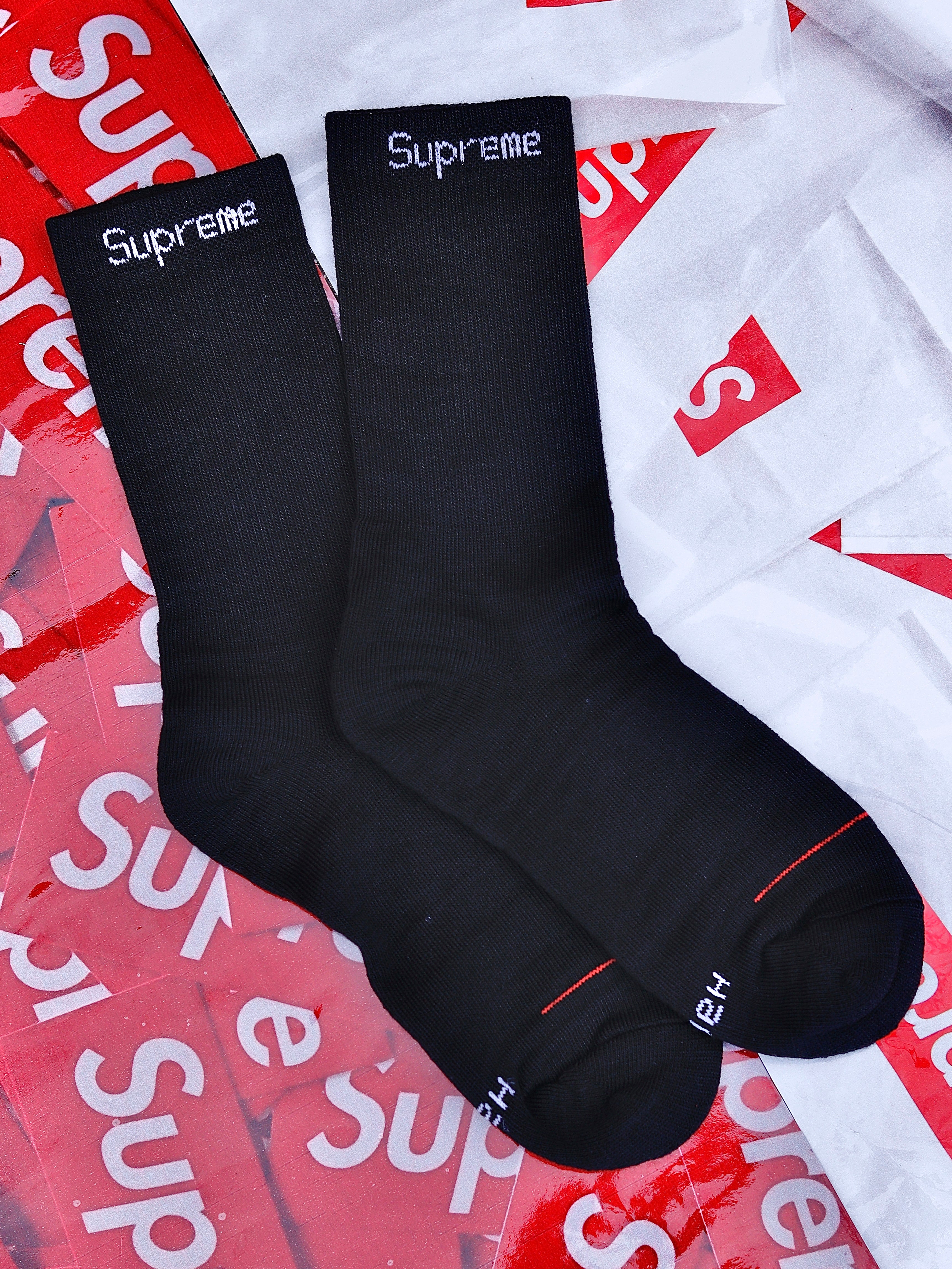 PAR DE MEDIAS SUPREME X HANES NEGRO