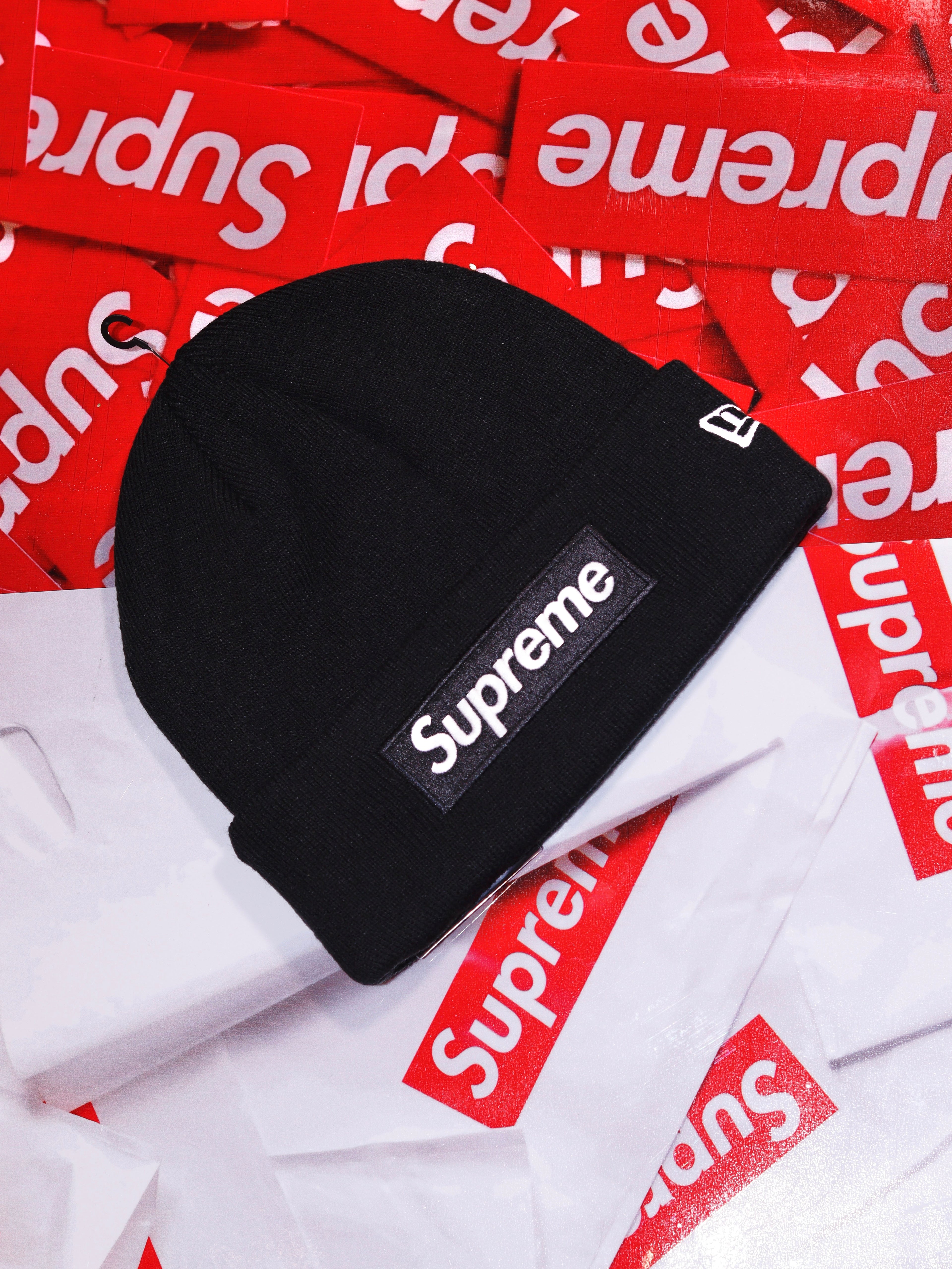 BEANIE SUPREME NEW ERA LOGO BLACK