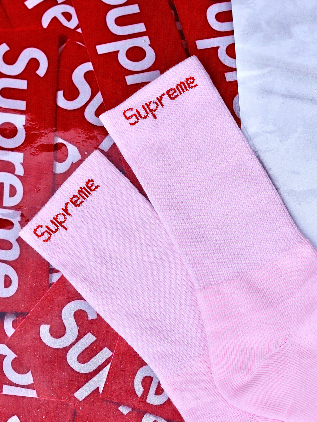 PAR DE MEDIAS SUPREME X HANES ROSA