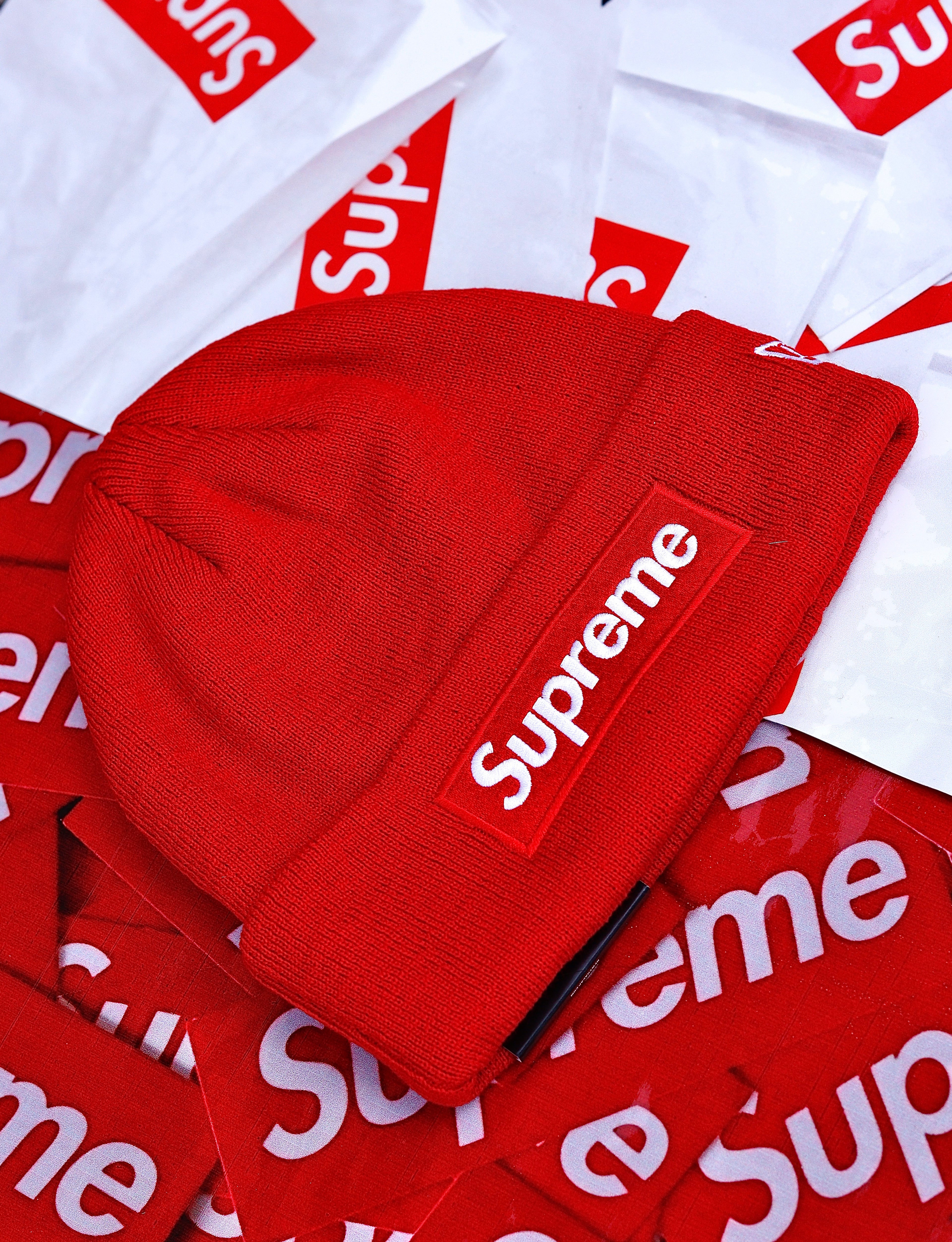BEANIE SUPREME NEW ERA RED