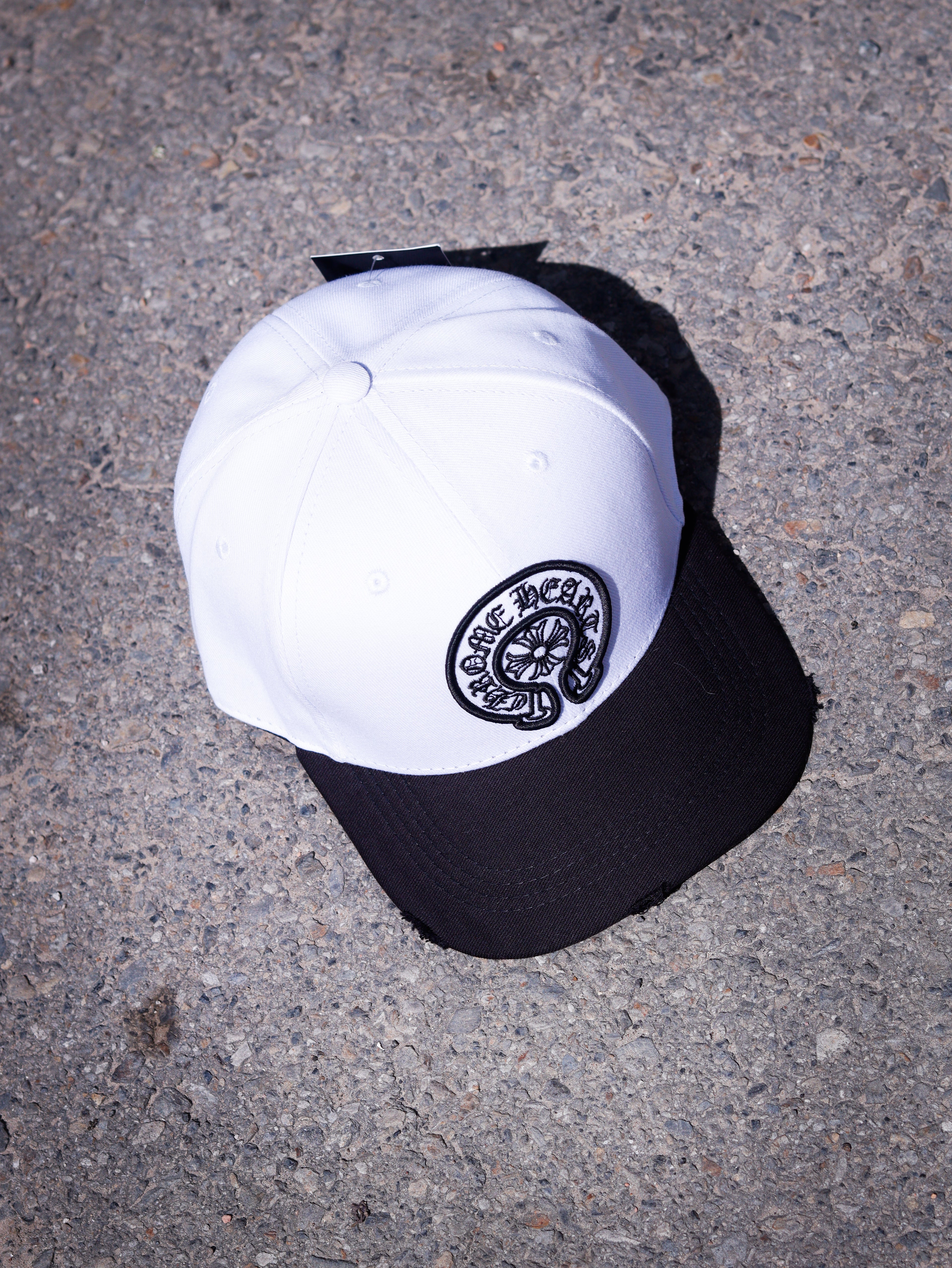 CAP CHROME HEARTS BLACK AND WHITE