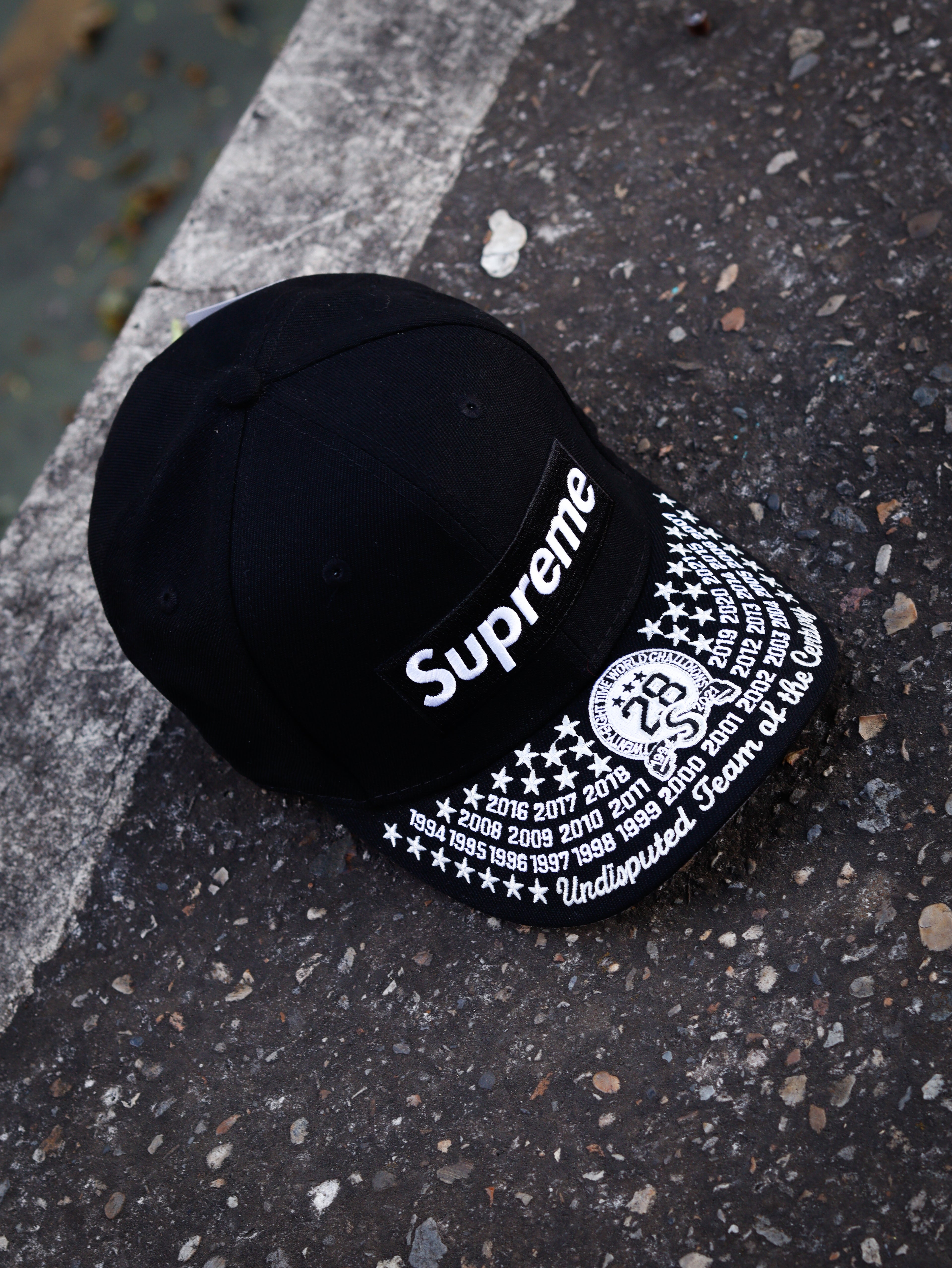 CAP SUPREME UNDISPUTED BOX LOGO HAT BLACK