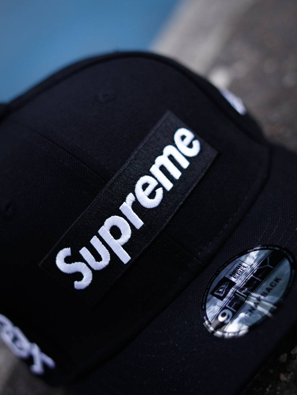 CAP BLACK X SUPREME “WHITE SOX” SNAPBACK