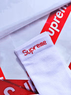 PAR DE MEDIAS SUPREME X HANES BLANCO