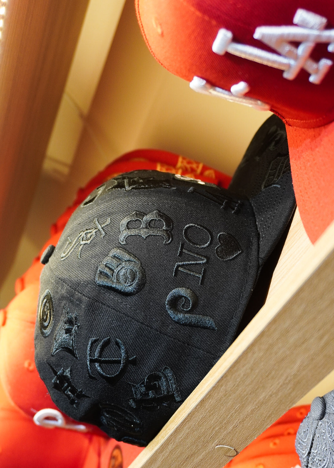 CAP NEW ERA X SUPREME ALL OVER BLACK