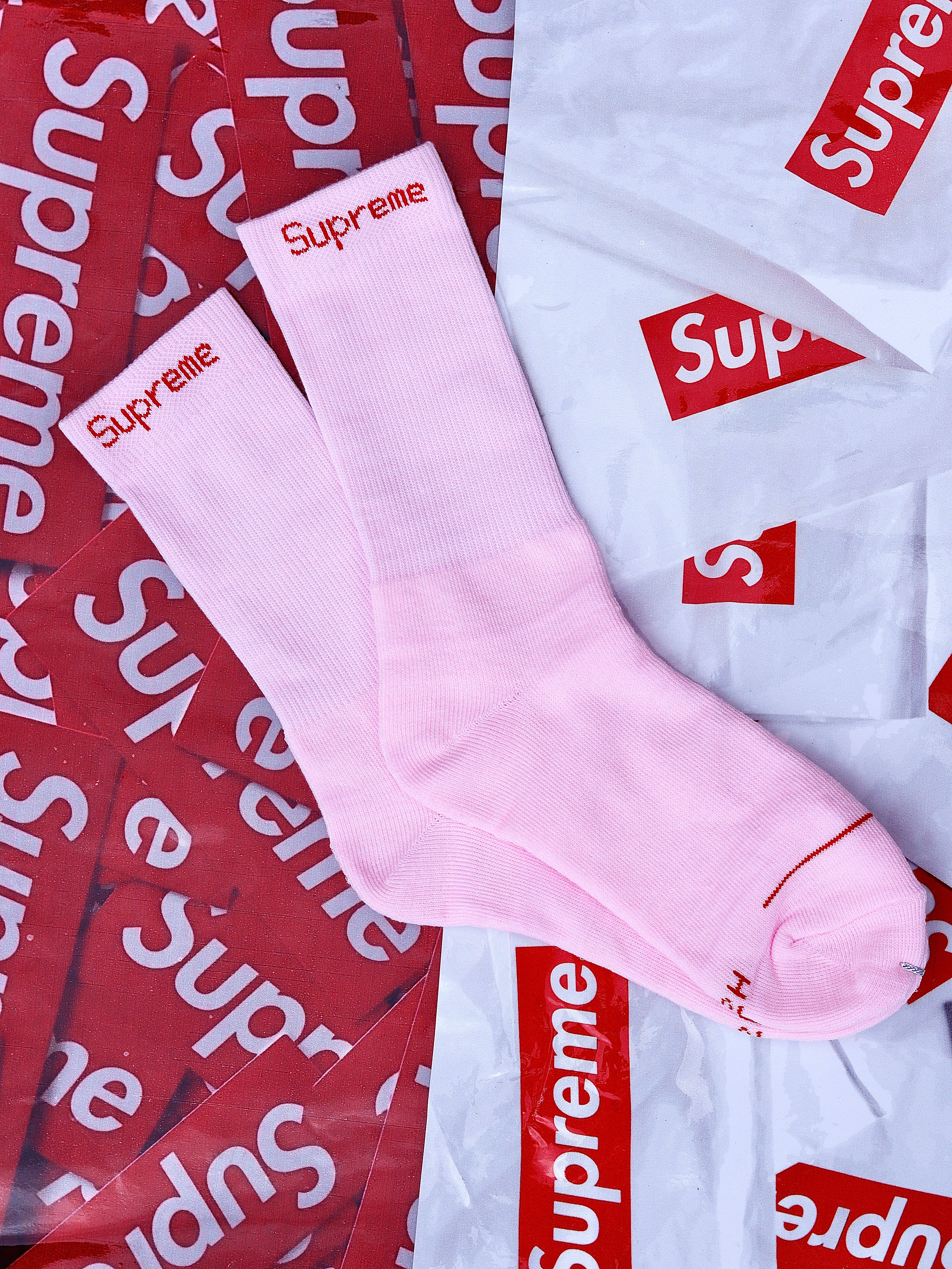 PAR DE MEDIAS SUPREME X HANES ROSA
