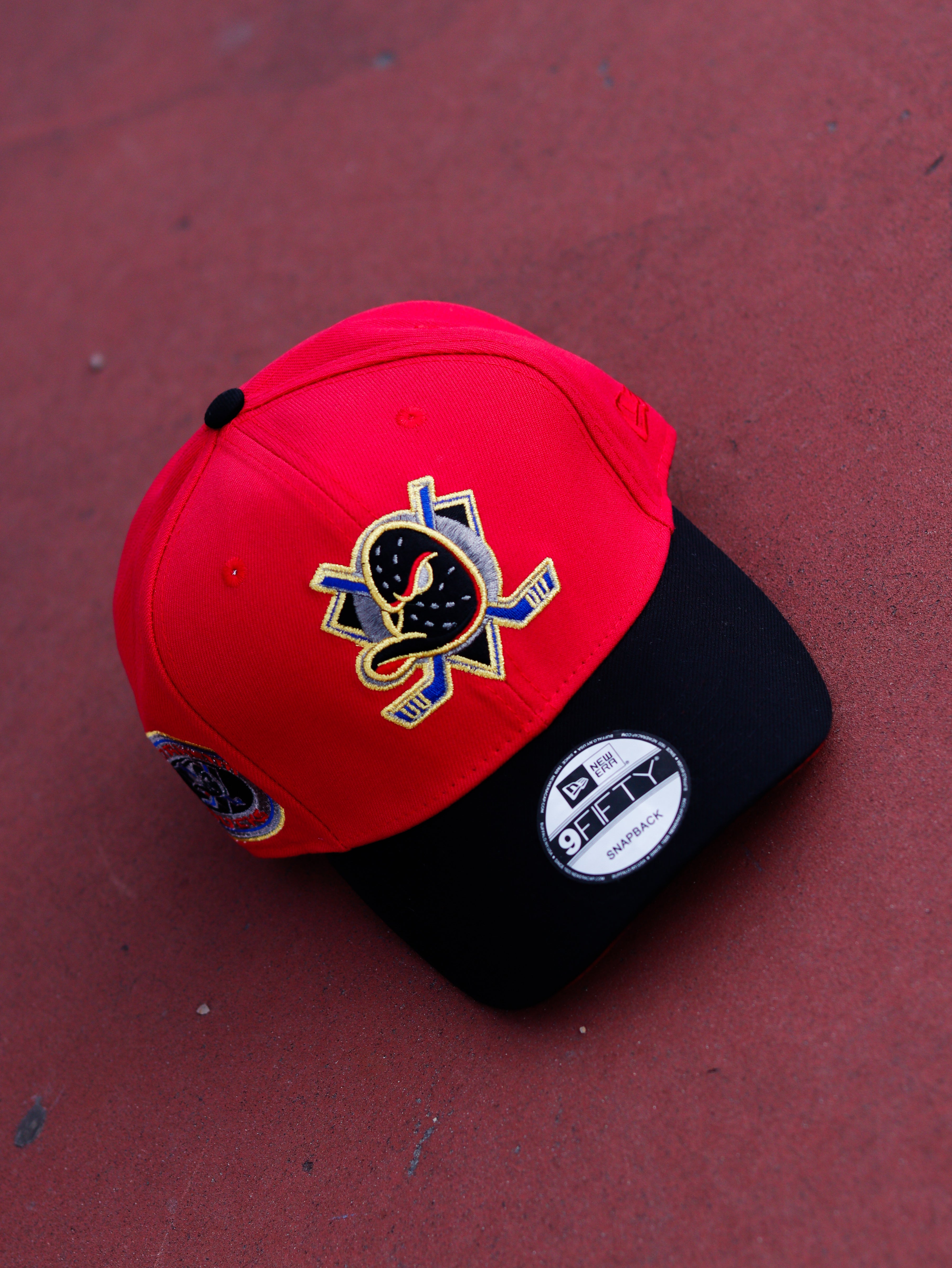 CAP NEW ERA ANAHEIM DUCKS RED AND BLACK