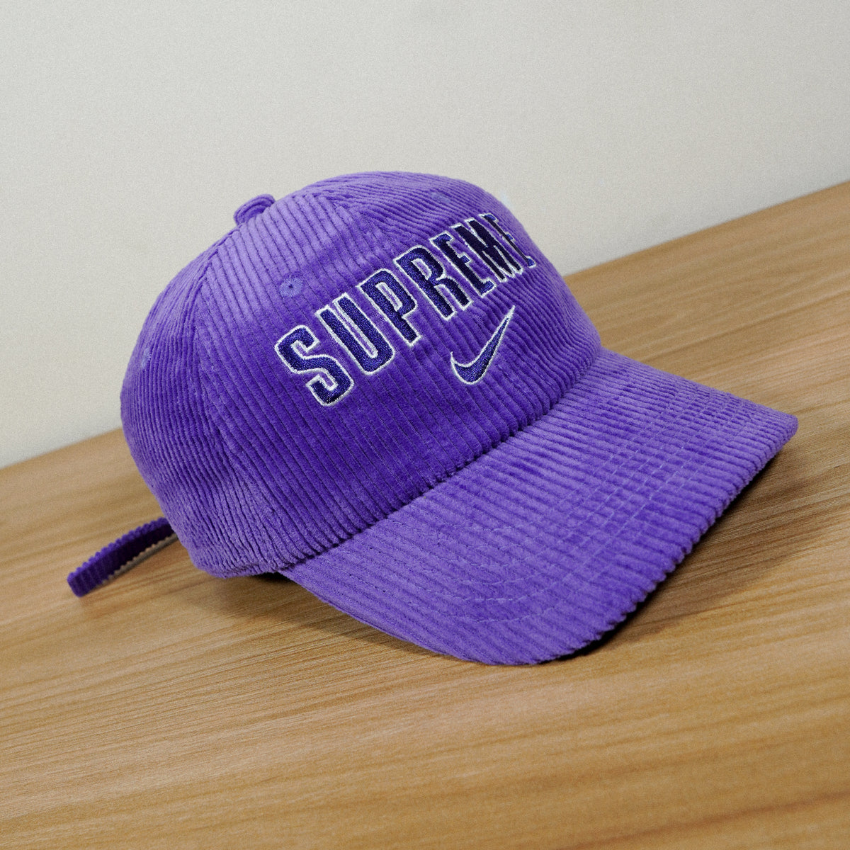 SUPREME X NIKE CAP CORDUROY MORADO