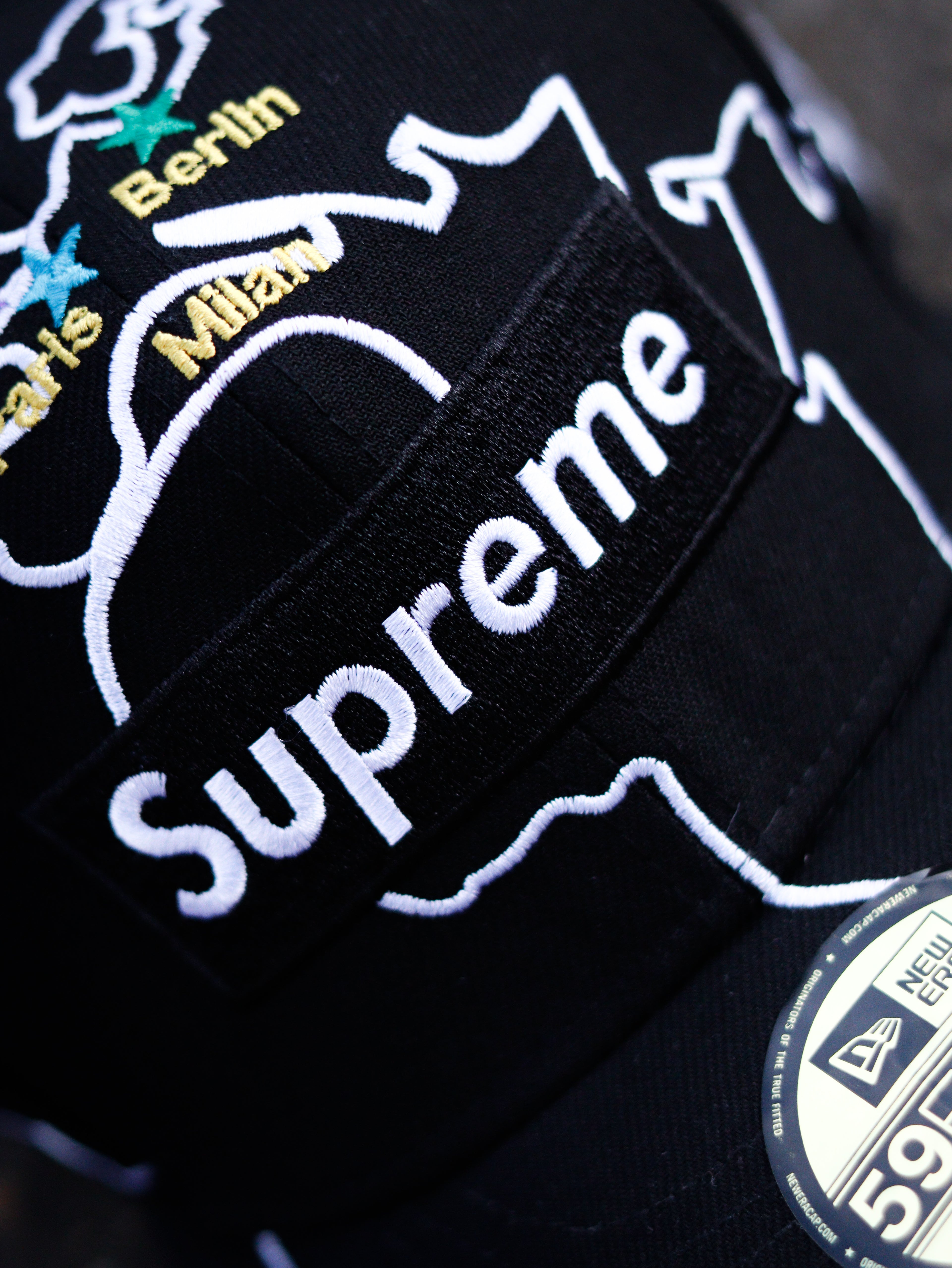 CAP SUPREME WORLDWIDE BOX LOGO NEW ERA HAT BLACK