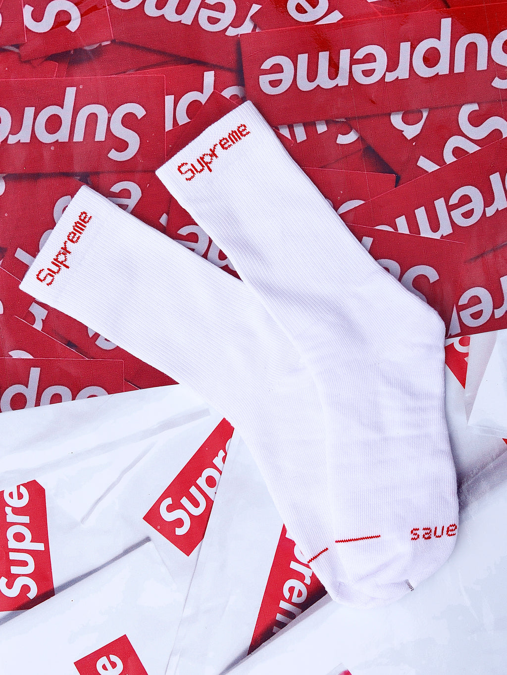 PAR DE MEDIAS SUPREME X HANES BLANCO